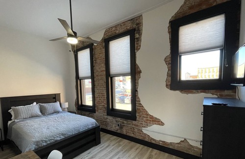 Downtown Dubuque Condo | Montana House #202 - The Luxurious Downtown Stay