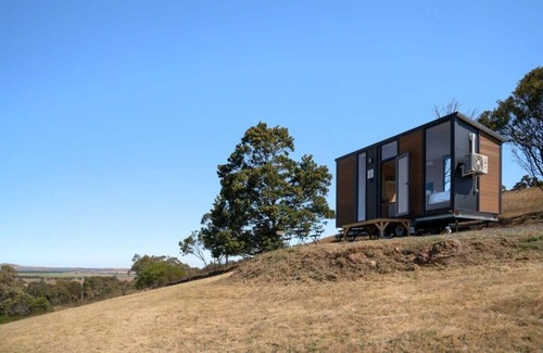 Ararat House | Montara Views 4 by Tiny Away