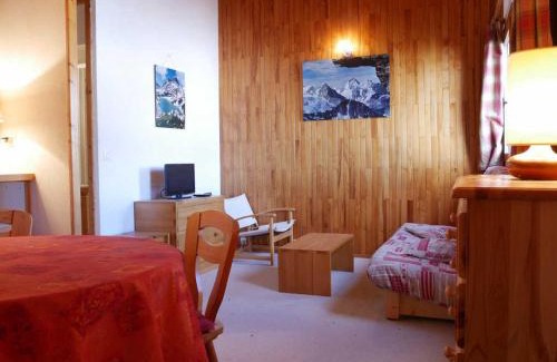 Montchavin Apartment | Montchavin: Studio cabine rénové équipé 3/4 pers, parking, proche pistes et commerces - FR-1-329-17