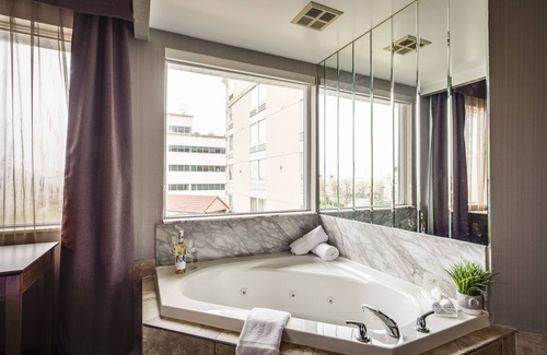 Gateway Hotel | Monte Carlo Inn Airport Suites