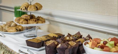 Barrie Hotel | Monte Carlo Inn Barrie - Newly Renovated