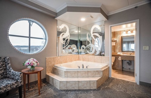 Barrie Hotel | Monte Carlo Inn Barrie Suites