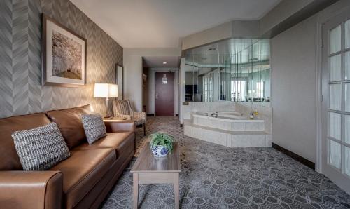 Markham Hotel | Monte Carlo Inn Markham