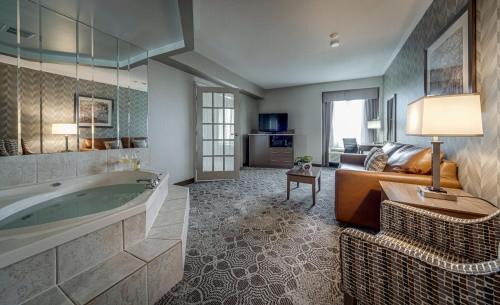 Markham Hotel | Monte Carlo Inn Markham