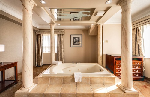 Markham Hotel | Monte Carlo Inn & Suites Downtown Markham