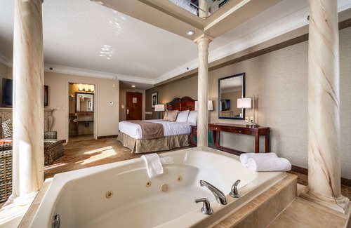 Markham Hotel | Monte Carlo Inn & Suites Downtown Markham