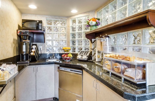 Mississauga Hotel | Monte Carlo Inn Toronto West Suites