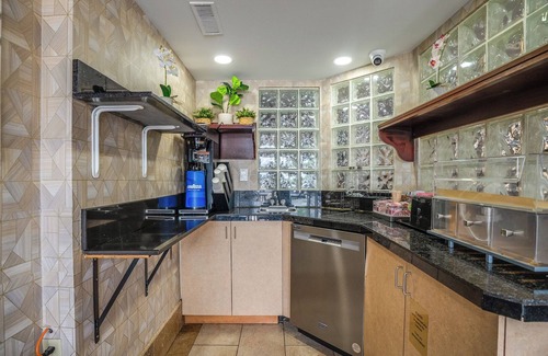 Mississauga Hotel | Monte Carlo Inn Toronto West Suites