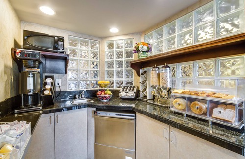 Mississauga Hotel | Monte Carlo Inn Toronto West Suites