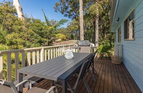 Smiths Lake House | Monte's Lakehouse is perfect anytime you want to get away with family and friends