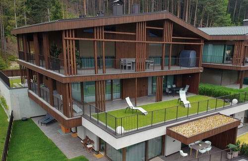 Perca Apartment | Monte Sole Suite, South Tyrol (with garden and sauna)