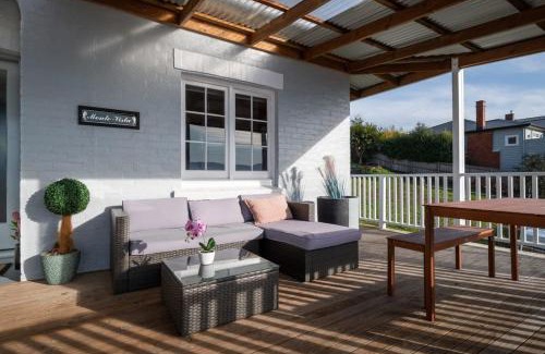 Newstead House | Monte-Vista: Minutes to the City Views & Parking