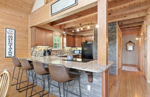 Monteagle Cabin | Monteagle Cabin, Views! Hot Tub!