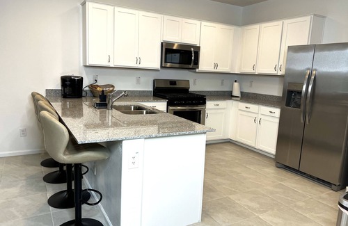 Maryvale House | Montecito Cozy Retreat 5 Min from Cardinals Stadium and Mattel Adventure Park!