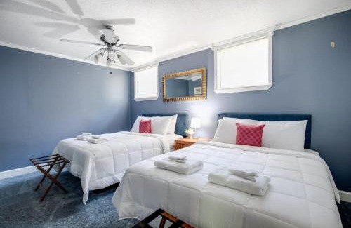 New Castle House | Monterey Drive Maison