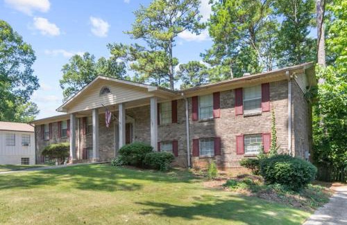 New Castle House | Monterey Drive Maison
