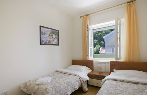 Sveti Stefan Apartment | Montesan BM3 Apartment with side sea view