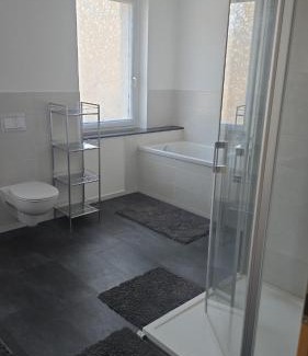 Frankleben Apartment | Monteurs- & Gästewohnungen nähe Raffinerie Leuna & Geiseltalsee für 4Personen