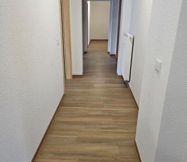 Frankleben Apartment | Monteurs- & Gästewohnungen nähe Raffinerie Leuna & Geiseltalsee für 4Personen