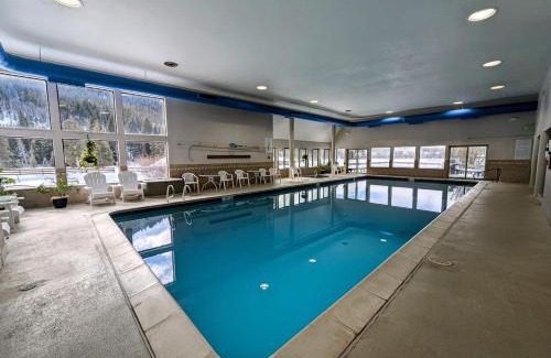 Lakeside Village House | Montezuma 1770 by SummitCove Lodging