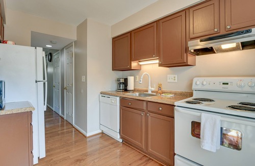 Montgomery Village House | Montgomery Village Townhome w/Patio: 27 Mi to DC!