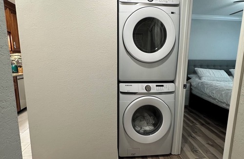 SoHo Condo | Month+Rental; Charming 1 bedroom+parking Condo in S Tampa near Hyde Park & Soho.