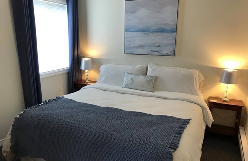 Black Mountain House | Monthly 5 bedrooms, 3 full bathrooms, lake and city views
