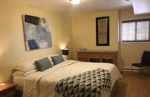 Black Mountain House | Monthly 5 bedrooms, 3 full bathrooms, lake and city views