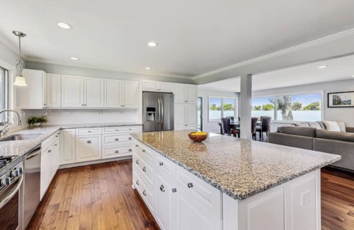 Ingleside House | Monthly and Seasonal Luxury Lakefront 5 bed 5.5 bath Estate with Private Beach