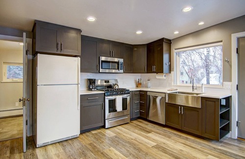 Old Town Condo | Monthly Deals! Downtown/Dog Friendly Location w/Views- EZ Walk to Mtn Bus/Town-Private Entrance/Deck