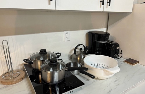 Northeast Edmonton Apartment | Monthly Disc | Fast Wi-Fi -11