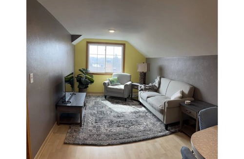 West St. Paul Apartment | Monthly discount for traveling nurses