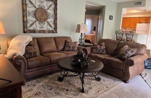 Greenway Palms Condo | MONTHLY Fully Turn-Key luxury Retreat w/Heated pool, Gated, 5-star Location 55
