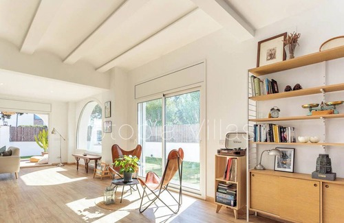 Passeig Maritim Villa | Monthly Rental in Sitges Walking Distance to the Beach