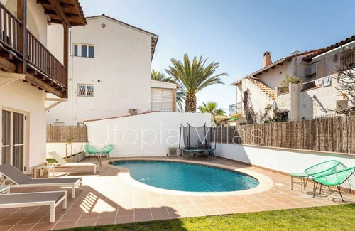 Passeig Maritim Villa | Monthly Rental in Sitges Walking Distance to the Beach