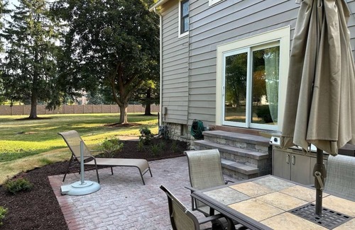 Fox Valley House | Monthly Stay~Pool Table~Backyard & Firepit~King Bd~WiFi~Spacious