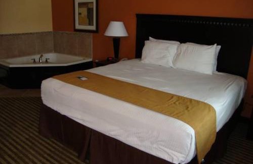 Leesville Hotel | Montigo Inn