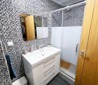 Palhais House | Montijo Lux & Design Room with living room and kitchen