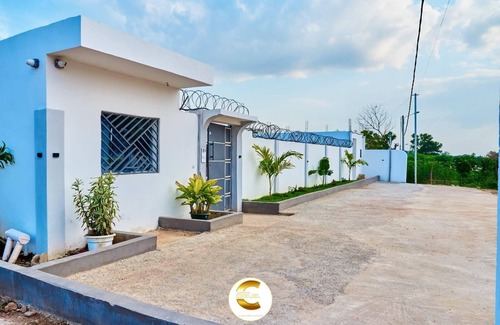 Yamoussoukro Apartment | MONTPARNASSE STUDIO 5 MIN FROM HISTORIC MONUMENTS AND TOURIST SITES.