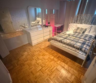 Cote-Des-Neiges—Notre-Dame-De-Grace Apartment | Montreal Accommodation Steps Downtown 17mins airport