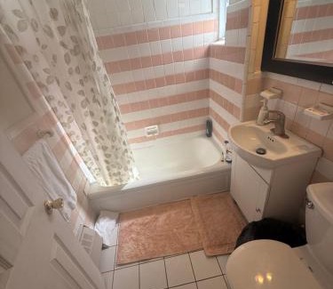 Cote-Des-Neiges—Notre-Dame-De-Grace Apartment | Montreal Accommodation Steps Downtown 17mins airport
