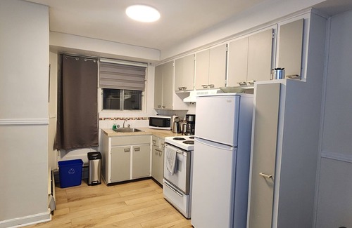 Ahuntsic Apartment | Montreal Comfy Basement Near Transportation services. 1 queen bed 1 sofa bed.