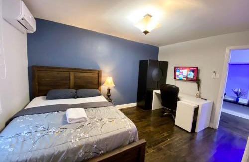 Cote-Des-Neiges—Notre-Dame-De-Grace House | MontREAL HOMES - Affordable Rooms, Smart TV, Shared Kitchen