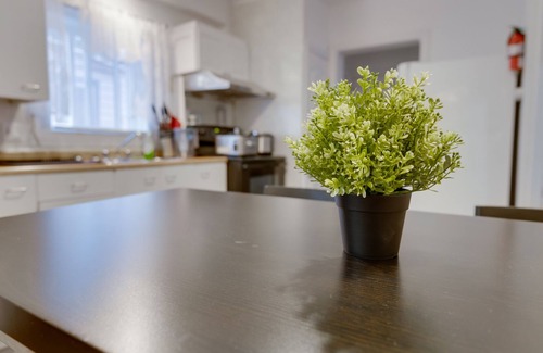 Lachine Apartment | Montreal Monthly Stay WIFI Parking Park Airport baby Friendly