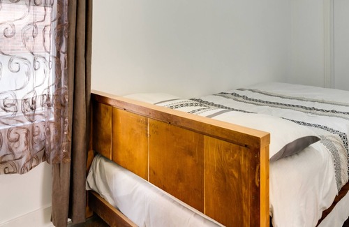 Lachine Apartment | Montreal Monthly Stay WIFI Parking Park Airport baby Friendly