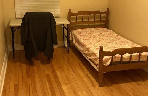 Cote-Des-Neiges—Notre-Dame-De-Grace Condo | Montreal NDG 3bdr 1100sqf renovated