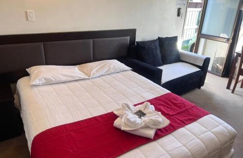 Papakura Hotel | Monument Motor Lodge Papakura