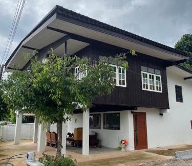 Mae Lao House | Moo Haus