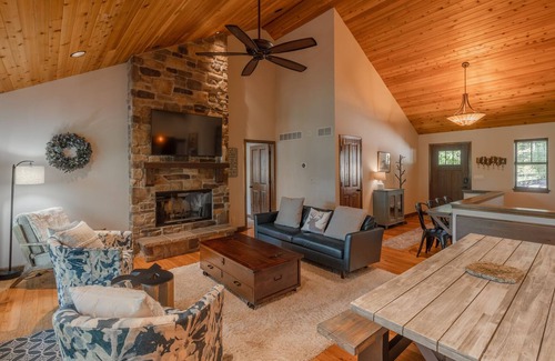 Innsbrook House | Moon Dance Cottage by Innsbrook Vacations!