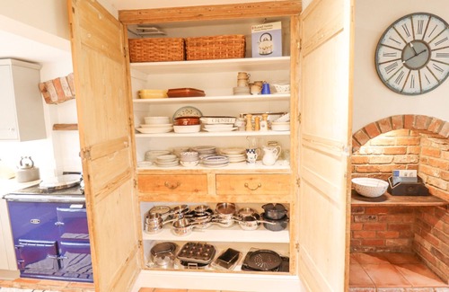 Scunthorpe House | MOON FIELD LODGE, family friendly, with open fire in Epworth